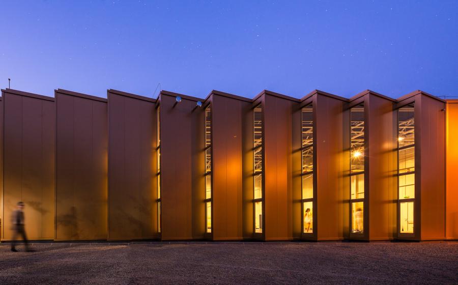 Vasas Pasarét Sportcentrum Vívócsarnoka – tervező: Kendik Géza / A4 Stúdió – fotó: The Greypixel Workshop
